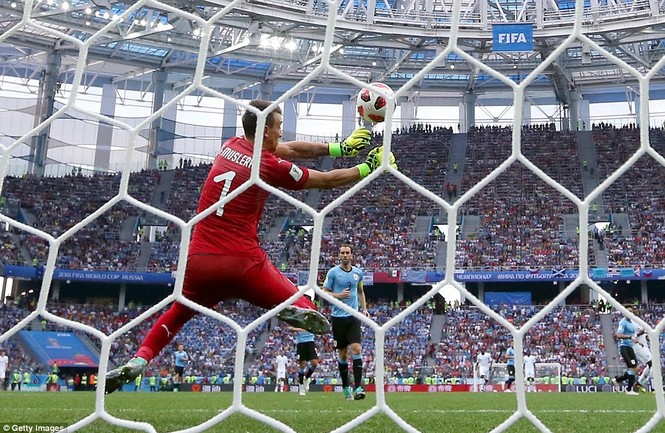 Chùm ảnh cầu thủ Uruguay rơi lệ sau thất bại trước tuyển Pháp - ảnh 10