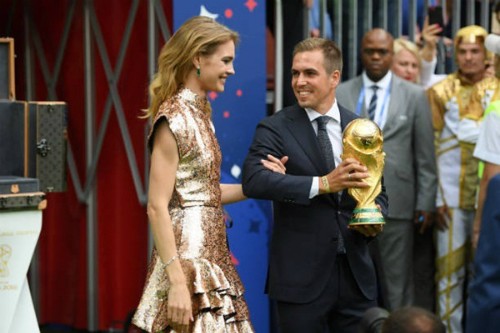 Siêu mẫu Nga sánh đôi Philipp Lahm mở cúp vàng trước trận chung kết - ảnh 7