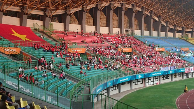 CĐV Việt Nam tới sân Patriot, hứng khởi tiếp lửa Olympic Việt Nam - ảnh 10