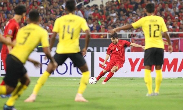 Việt Nam vs Malaysia (2-0): Chiến thắng của sự thực dụng - ảnh 21