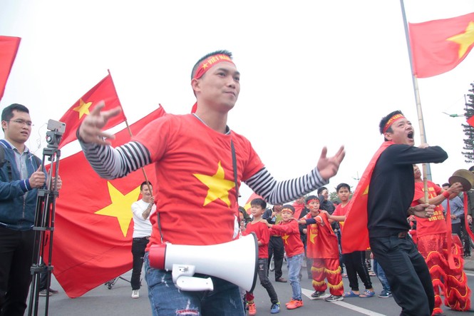 Không khí cổ động viên đón đội tuyển Việt Nam sau Asian Cup 2019 - ảnh 13