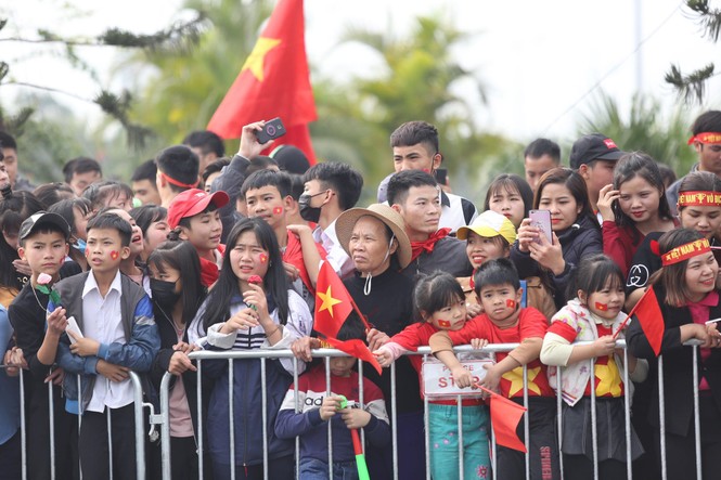 Không khí cổ động viên đón đội tuyển Việt Nam sau Asian Cup 2019 - ảnh 7