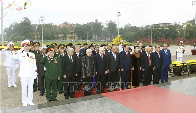 Lãnh đạo Đảng, Nhà nước viếng Chủ tịch Hồ Chí Minh - ảnh 1