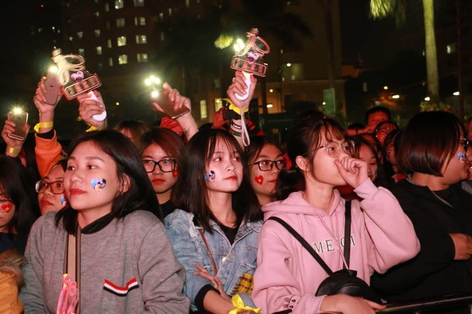 Triệu cổ động viên hò reo ăn mừng U22 Việt Nam vô địch SEA Games 30 - ảnh 51