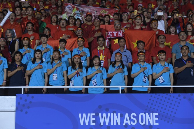 Triệu cổ động viên hò reo ăn mừng U22 Việt Nam vô địch SEA Games 30 - ảnh 37