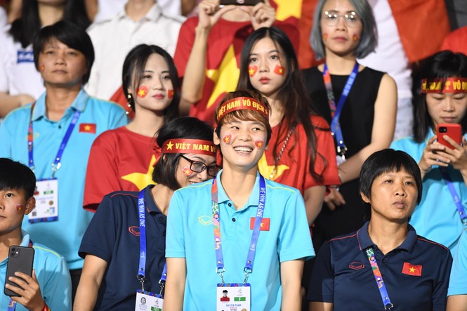 Triệu cổ động viên hò reo ăn mừng U22 Việt Nam vô địch SEA Games 30 - ảnh 39