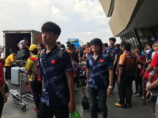 Các nhà vô địch SEA Games về đến Hà Nội - ảnh 75