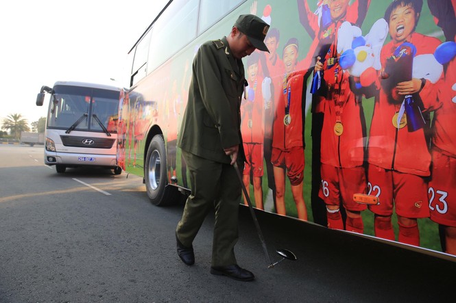 Các nhà vô địch SEA Games về đến Hà Nội - ảnh 52