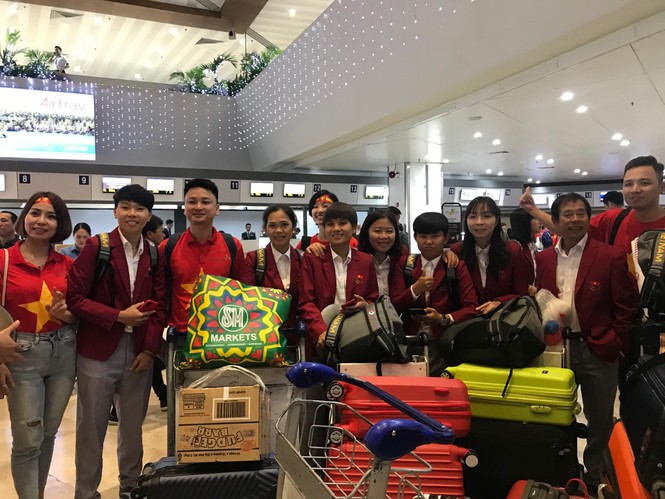 Các nhà vô địch SEA Games về đến Hà Nội - ảnh 72