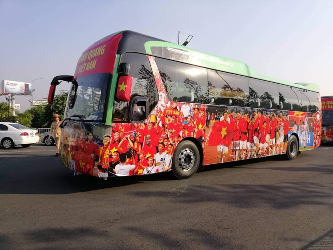 Các nhà vô địch SEA Games về đến Hà Nội - ảnh 61