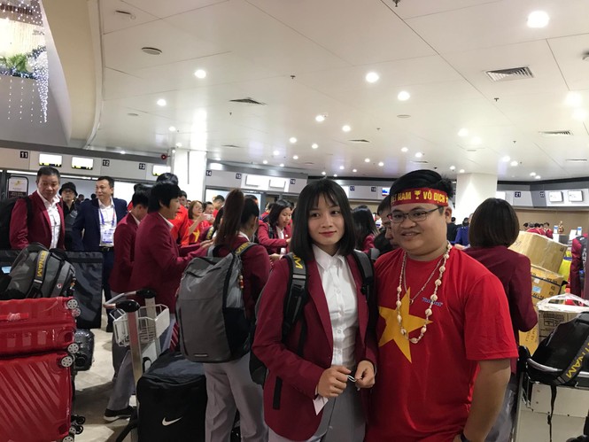 Các nhà vô địch SEA Games về đến Hà Nội - ảnh 71