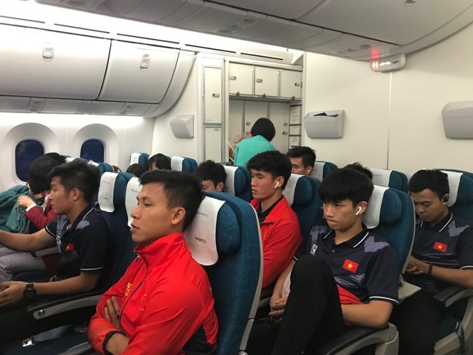 Các nhà vô địch SEA Games về đến Hà Nội - ảnh 55