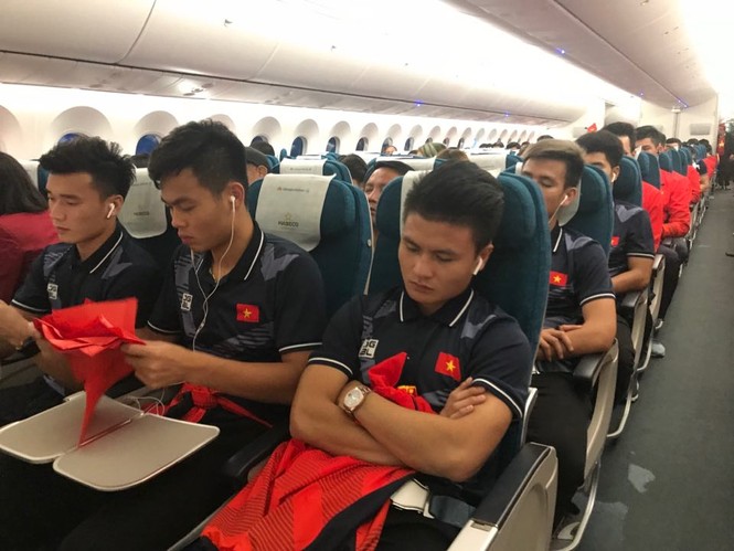Các nhà vô địch SEA Games về đến Hà Nội - ảnh 54