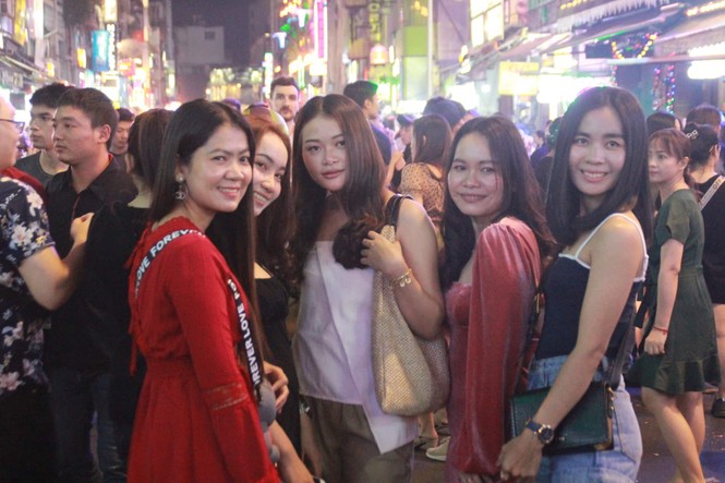 Pháo hoa rực sáng đón năm mới 2020 - ảnh 31
