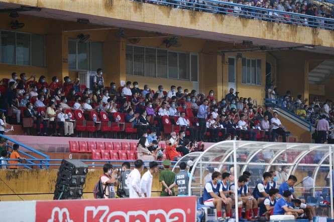 Sân Hàng Đẫy mở cửa trở lại đón cổ động viên bóng đá - ảnh 2 Sân Hàng Đẫy mở cửa trở lại đón cổ động viên bóng đá - ảnh 2