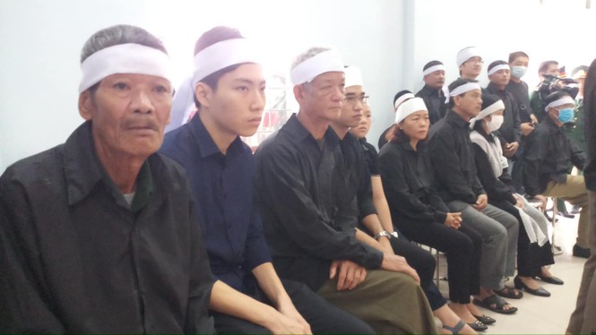 Hàng ngàn người tiễn biệt 13 liệt sĩ hy sinh tại Rào Trăng - ảnh 34