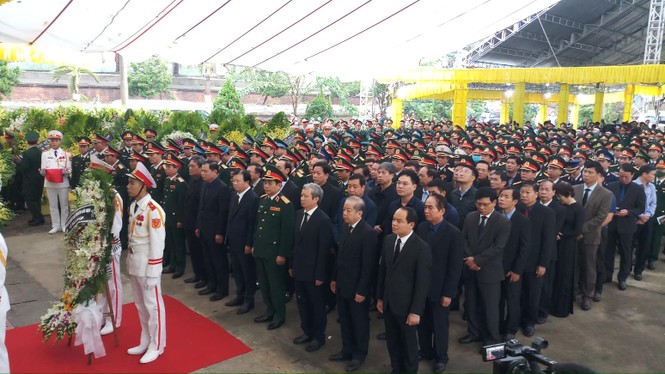 Hàng ngàn người tiễn biệt 13 liệt sĩ hy sinh tại Rào Trăng - ảnh 37