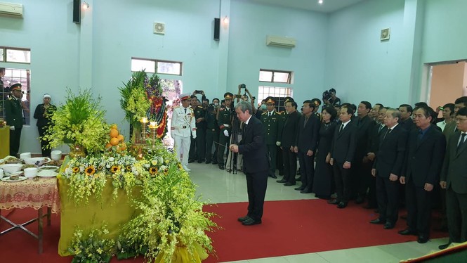 Hàng ngàn người tiễn biệt 13 liệt sĩ hy sinh tại Rào Trăng - ảnh 27