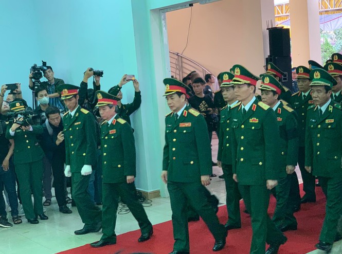 Hàng ngàn người tiễn biệt 13 liệt sĩ hy sinh tại Rào Trăng - ảnh 28