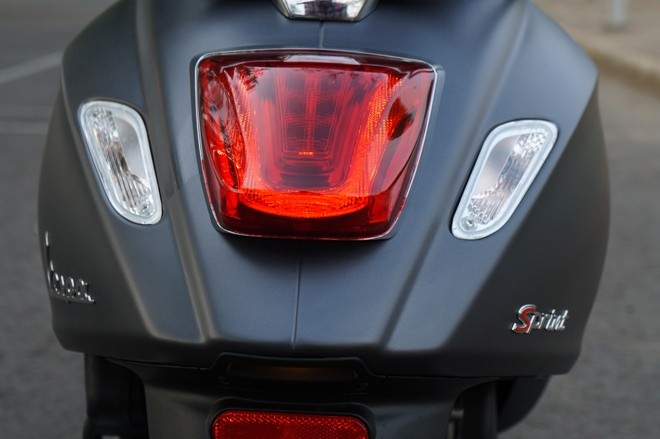 Cận cảnh Vespa Sprint mới 'xuất trận' tại Việt Nam - ảnh 20