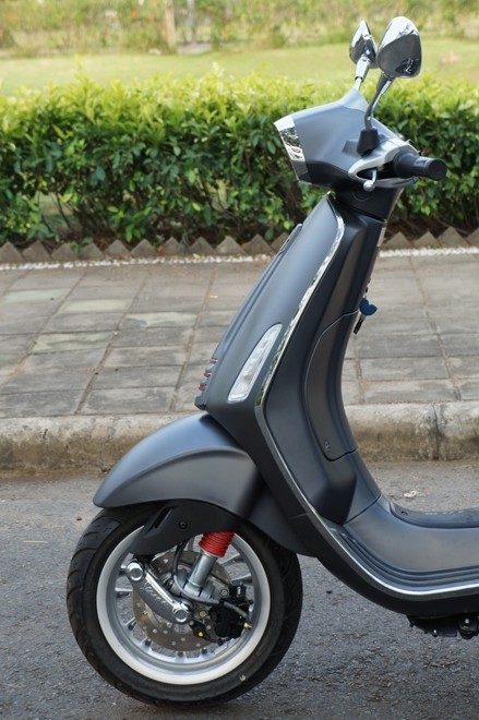 Cận cảnh Vespa Sprint mới 'xuất trận' tại Việt Nam - ảnh 4