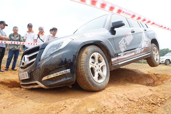 Mang xe sang đi… Off-road - ảnh 1