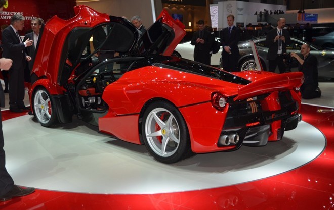 Siêu xe Ferrari LaFerrari có giá 1,4 triệu USD - ảnh 2
