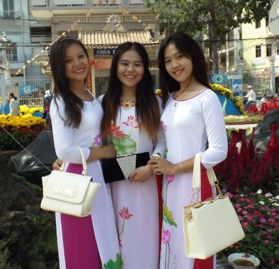 Chen chân chụp ảnh đường hoa Cần Thơ - ảnh 5
