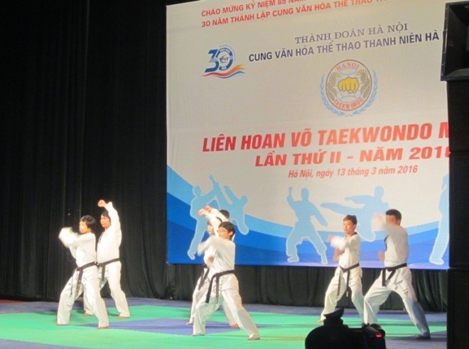 200 vận động viên tham gia liên hoan võ thuật Taekwondo - ảnh 1