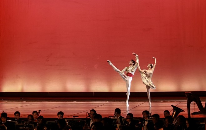 Xem Paris Ballet- kẻ rưng rưng người… buồn ngủ - ảnh 2