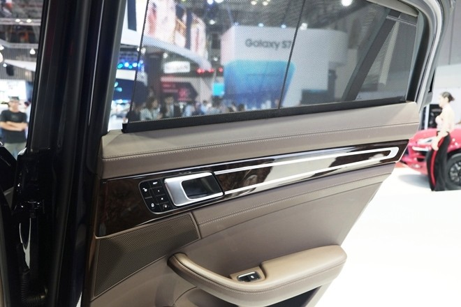 Porsche Panamera Turbo nổi bật giữa 'sân chơi' xe nhập - ảnh 10