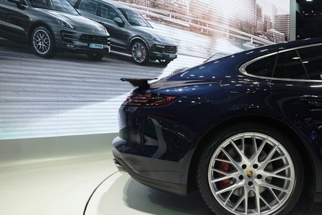 Porsche Panamera Turbo nổi bật giữa 'sân chơi' xe nhập - ảnh 2