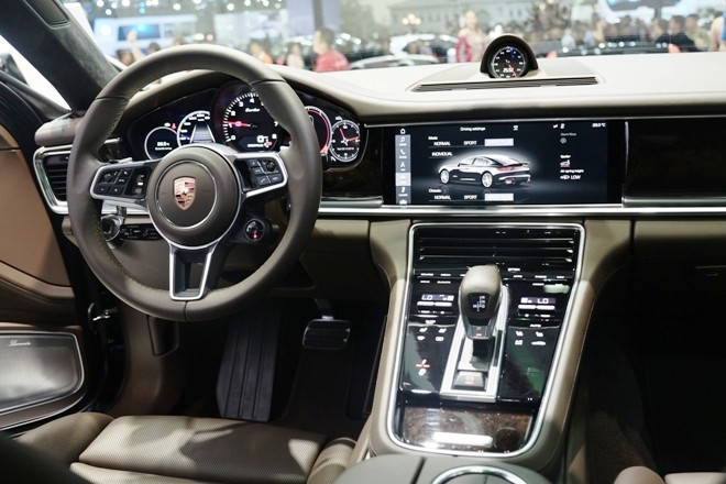 Porsche Panamera Turbo nổi bật giữa 'sân chơi' xe nhập - ảnh 6