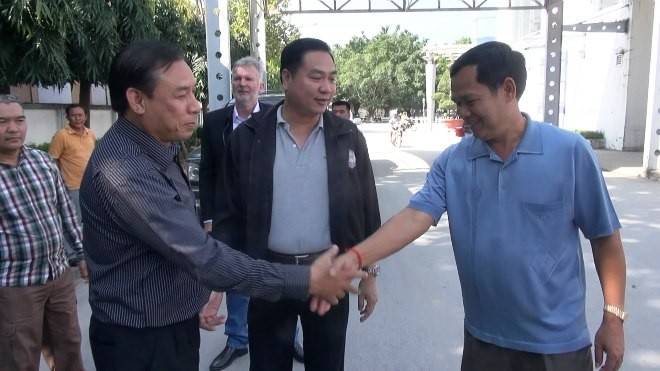 Cảnh sát Campuchia tham gia hỏi cung nghi phạm hành hạ trẻ em - ảnh 1