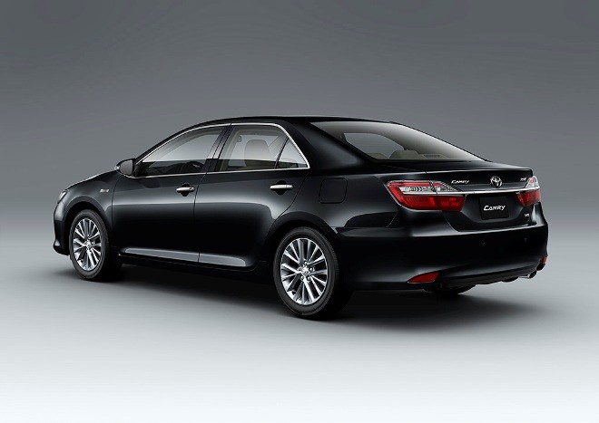 Toyota Camry 2016: Thêm trang bị, hạ giá bán - ảnh 1
