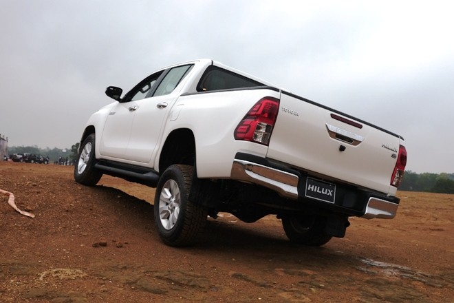 Toyota Hilux 2016: Bước chuyển mình mạnh mẽ - ảnh 8