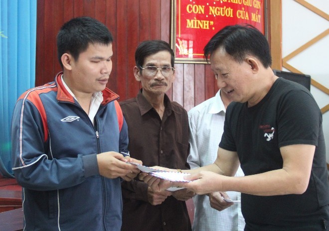 600 suất quà đến tay người dân vùng lũ Phú Yên - ảnh 3