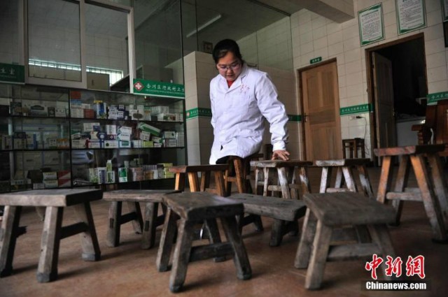 Nữ bác sĩ tật nguyền 15 năm đi 'chân gỗ' chữa bệnh cứu người - ảnh 3