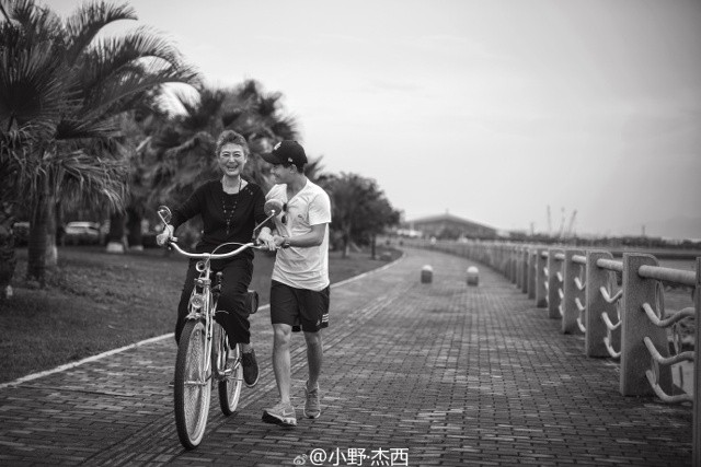 Cụ bà 73 tuổi gây ‘bão’ mạng với thời trang sành điệu - ảnh 10