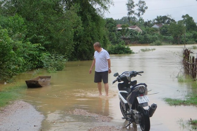 Hà Tĩnh: Vẫn còn nhiều xã của huyện Hương Khê bị lũ cô lập - ảnh 4