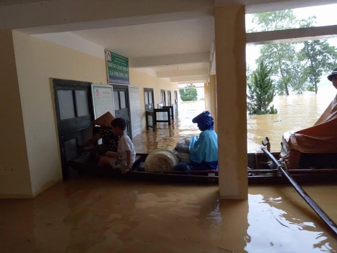 Hà Tĩnh: Hơn 60.000 học sinh phải nghỉ học chạy lũ - ảnh 2