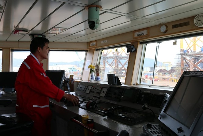 Nhọc nhằn người tìm dầu: Kỳ 2: “Cột mốc” chủ quyền giữa biển khơi - ảnh 2