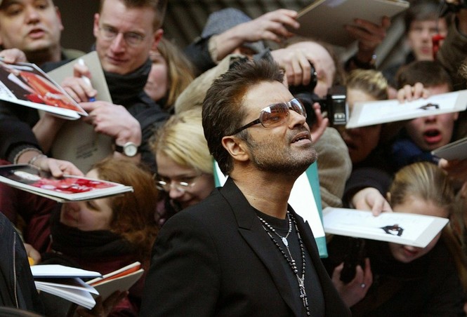 Những dấu ấn đình đám trong đời George Michael qua ảnh - ảnh 12