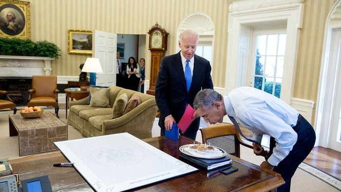 Hình ảnh đáng nhớ của ông Obama trong năm cuối tại Nhà Trắng - ảnh 9