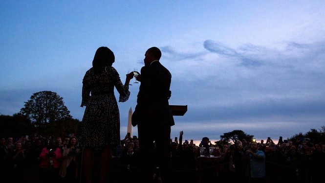 Hình ảnh đáng nhớ của ông Obama trong năm cuối tại Nhà Trắng - ảnh 15