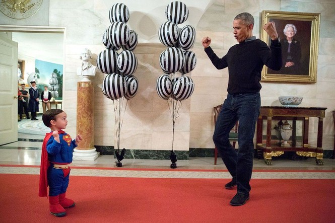 Hình ảnh đáng nhớ của ông Obama trong năm cuối tại Nhà Trắng - ảnh 17