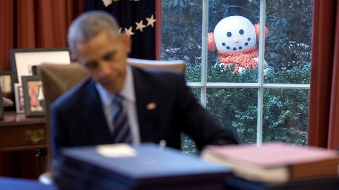 Hình ảnh đáng nhớ của ông Obama trong năm cuối tại Nhà Trắng - ảnh 21