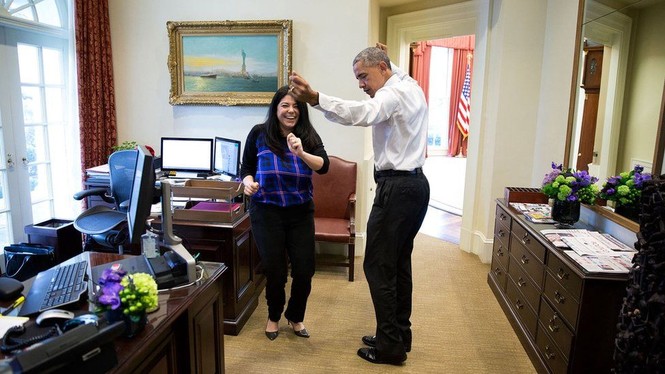 Hình ảnh đáng nhớ của ông Obama trong năm cuối tại Nhà Trắng - ảnh 4