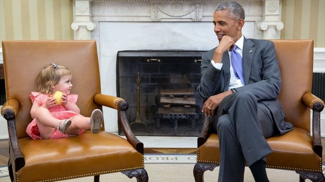 Hình ảnh đáng nhớ của ông Obama trong năm cuối tại Nhà Trắng - ảnh 7