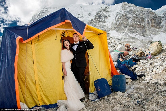 Cặp đôi kiên trì leo núi suốt 3 tuần để kết hôn trên đỉnh Everest - ảnh 11